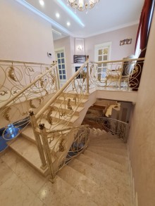 Yasamalda 4 sotda 2 mertebeli villa satılır, -18