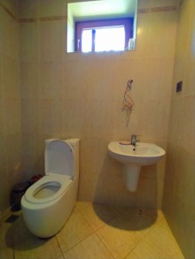 Bakixanovda  elit küçələrin birində Villa satılır, -7