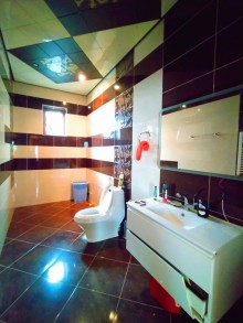 Bakixanovda  elit küçələrin birində Villa satılır, -8