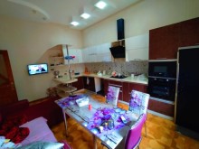 Bakixanovda  elit küçələrin birində Villa satılır, -9