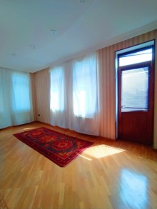 Bakixanovda  elit küçələrin birində Villa satılır, -11