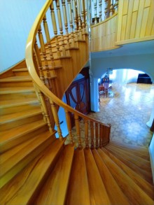 Bakixanovda  elit küçələrin birində Villa satılır, -14