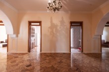 Badamdarda 4 mərtəbəli tam təmirli villa ev, -11