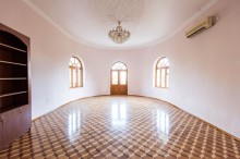 Badamdarda 4 mərtəbəli tam təmirli villa ev, -12