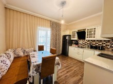 Şüvəlanda 2 mertebe + mansarli bag evi satilir, -8