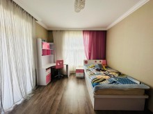 Şüvəlanda 2 mertebe + mansarli bag evi satilir, -11