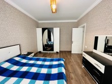 Şüvəlanda 2 mertebe + mansarli bag evi satilir, -16