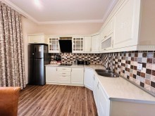 Şüvəlanda 2 mertebe + mansarli bag evi satilir, -18