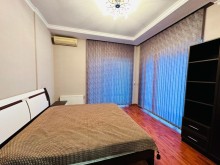 Bakı şəhəri Mərdəkan qəsəbəsində "Qızıl Qum" bağlarında villa ev satılır, -18