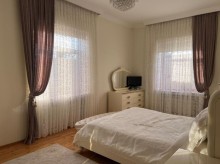 Merdekan qesebesi sentral yola yaxin Həyət evi, -6