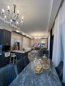 A 4-room courtyard house is for sale in Mardakan settlement in Baku, -5