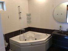 Bakı, Bakıxanov qəsəbəsində 3 mərtəbəli ev satılır, -10