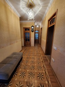Bakı, Bakıxanov qəsəbəsində 3 mərtəbəli ev satılır, -15