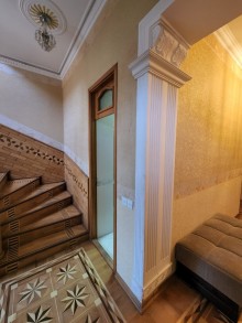 Bakı, Bakıxanov qəsəbəsində 3 mərtəbəli ev satılır, -16