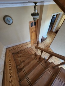 Bakı, Bakıxanov qəsəbəsində 3 mərtəbəli ev satılır, -20