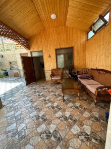 Bakıxanov qəsəbəsində təmirli ev satılır. Villa Asan, -3
