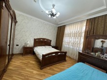 Bakıxanov qəsəbəsində təmirli ev satılır. Villa Asan, -15