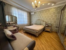 Bakıxanov qəsəbəsində təmirli ev satılır. Villa Asan, -18