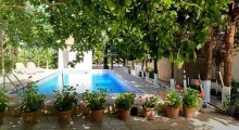 goredil-baglarinda-bar-veren-meyv-agaclari-olan-ev-al-7-otaq-s