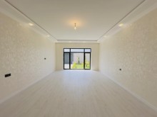 A house with a swimming pool is for sale near secondary school No. 230 in Baku, Shuvalan, -11