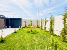 A house with a swimming pool is for sale near secondary school No. 230 in Baku, Shuvalan, -20