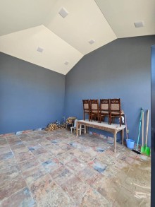 A new house with a sea view is for sale in Baku in Shuvelan settlement. House 5 rooms, -9
