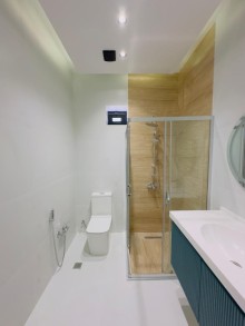 Buy a 4-room courtyard/garden house in Baku Mardakan, 170 m², -15