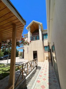 Türkan qəsəbəsində dəniz panoramalı ev satılır. 2 mərtəbəli 5 otaq, -7