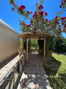 Türkan qəsəbəsində dəniz panoramalı ev satılır. 2 mərtəbəli 5 otaq, -10