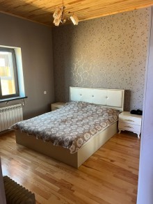 Türkan qəsəbəsində dəniz panoramalı ev satılır. 2 mərtəbəli 5 otaq, -15