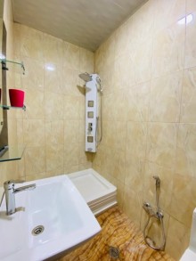 House for sale in Mardakan, Baku, 1 floor, 4 rooms, 170m2. Land area 600 m2, -20