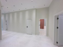 Şüvəlan qəsəbəsində 1 mərtəbəli, 4 otaqlı, hovuzlu ev satılır, -18
