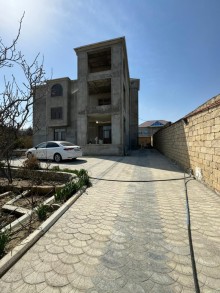 A 3-story, 6-room house is for sale in Saray settlement, Baku, -2