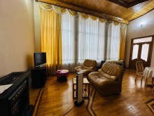 Şüvəlanda 24 sot torpaq sahəsində inşa edilmiş 2 mərtəbəli villa satılır, -11