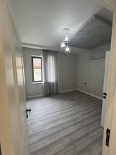 Şüvəlanda mərkəzi yolun üzərində heyet evi satilir, -16