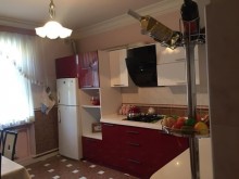 Babək pr. maşın bazarının arxasında ev satilir, -4