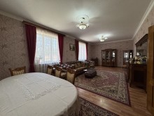 Bakı şəhəri Nİzami rayonunda ev satılır. Su Tikinti Xestexana yaxınlığı, -8