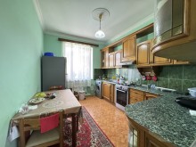 Bakı şəhəri Nİzami rayonunda ev satılır. Su Tikinti Xestexana yaxınlığı, -9