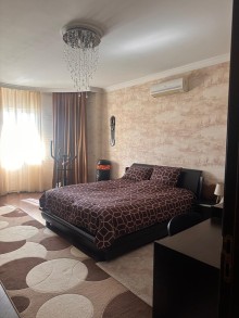 Old Guneshli settlement. Urgently for sale: 4-storey house, -12