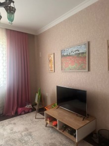 Old Guneshli settlement. Urgently for sale: 4-storey house, -15