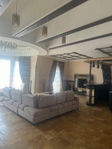 Old Guneshli settlement. Urgently for sale: 4-storey house, -18