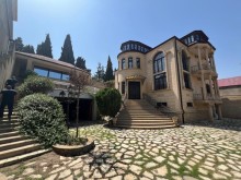 in-bakyxanov-settlement-razin-a-4-story-villa-is-for-sale-10-room