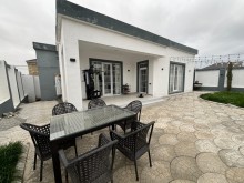 A private house is for sale in Qobu settlement. 3 rooms, -16