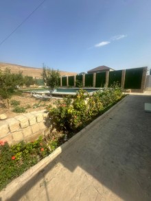 House is for sale in Qobu settlement. 4 rooms, -2