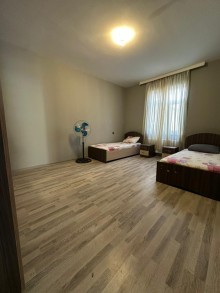 House is for sale in Qobu settlement. 4 rooms, -5