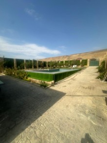 House is for sale in Qobu settlement. 4 rooms, -6