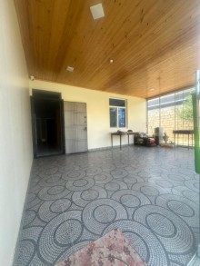 House is for sale in Qobu settlement. 4 rooms, -7