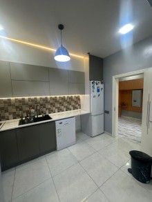House is for sale in Qobu settlement. 4 rooms, -9