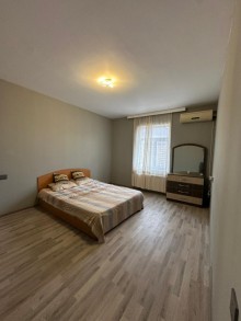 House is for sale in Qobu settlement. 4 rooms, -10