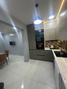 House is for sale in Qobu settlement. 4 rooms, -14